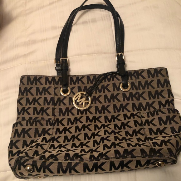 Medium Michael Kors bag - Picture 2 of 7